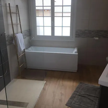 8 A 14 Personnes En Champagne Avec Jacuzzi Сasa de vacaciones Cramant