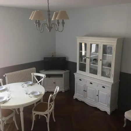 8 A 14 Personnes En Champagne Avec Jacuzzi *